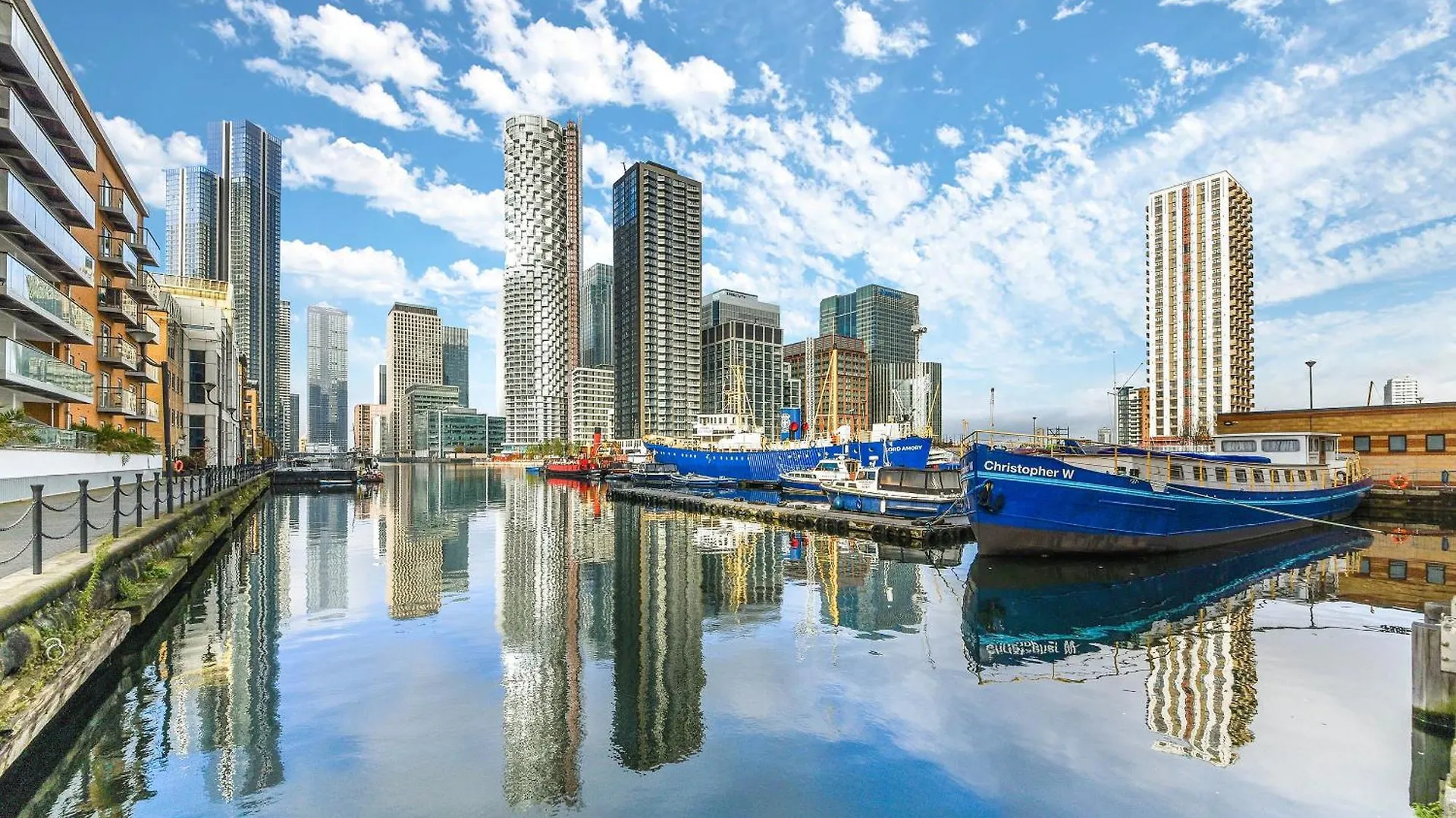Londwell, Canary Wharf Riverfront Chic Apartment London
