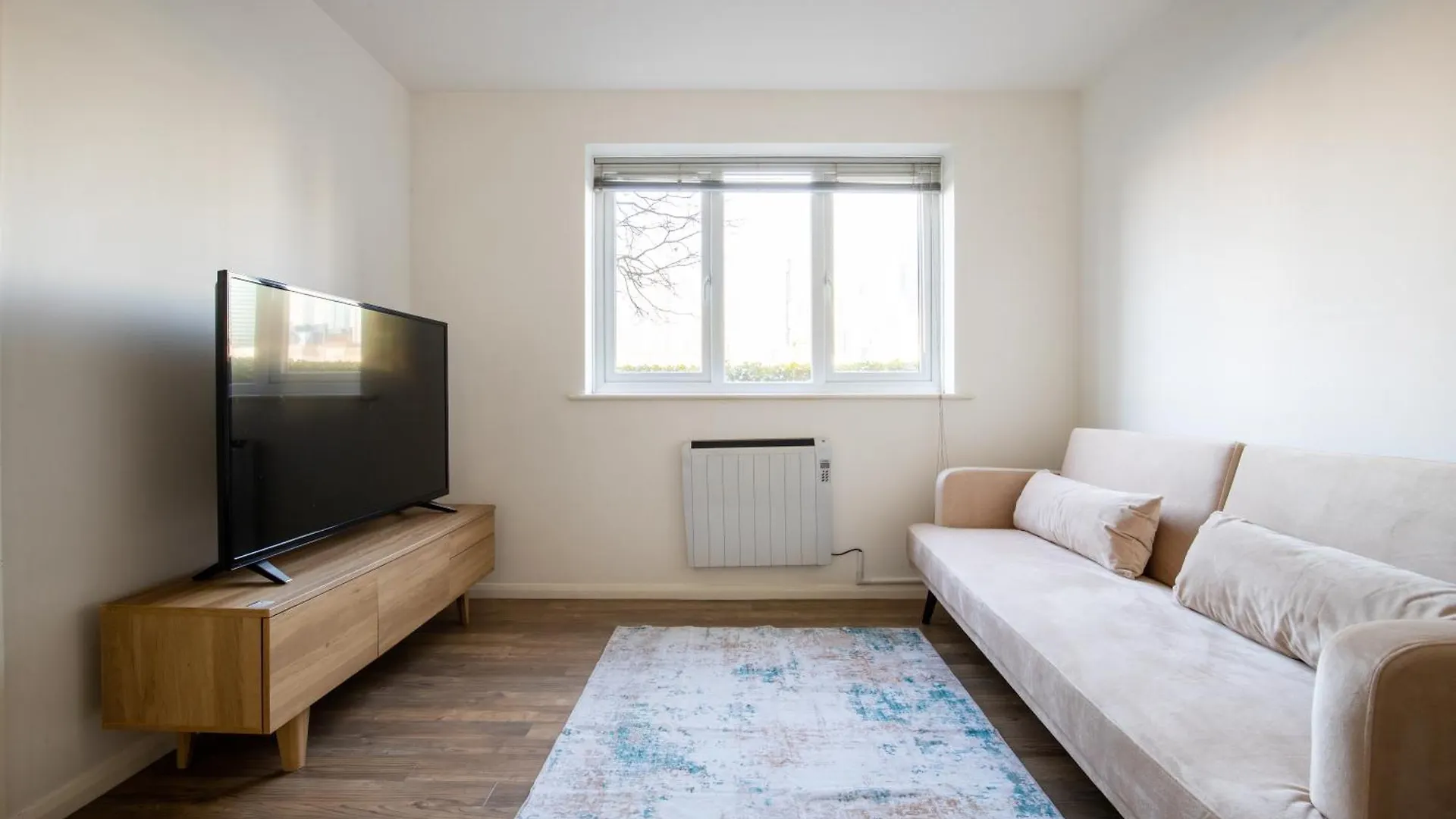 Londwell, Canary Wharf Riverfront Chic Apartment London