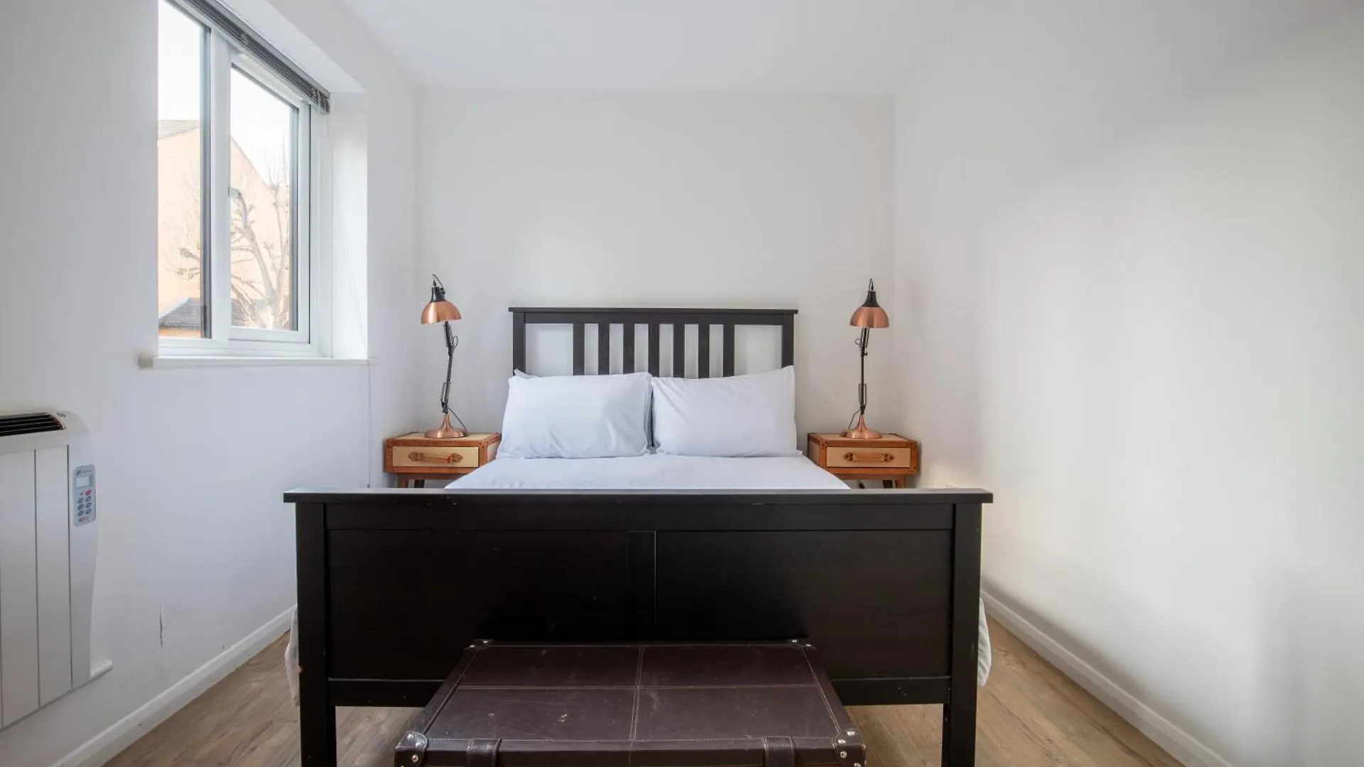 Londwell, Canary Wharf Riverfront Chic Apartment London 0*,