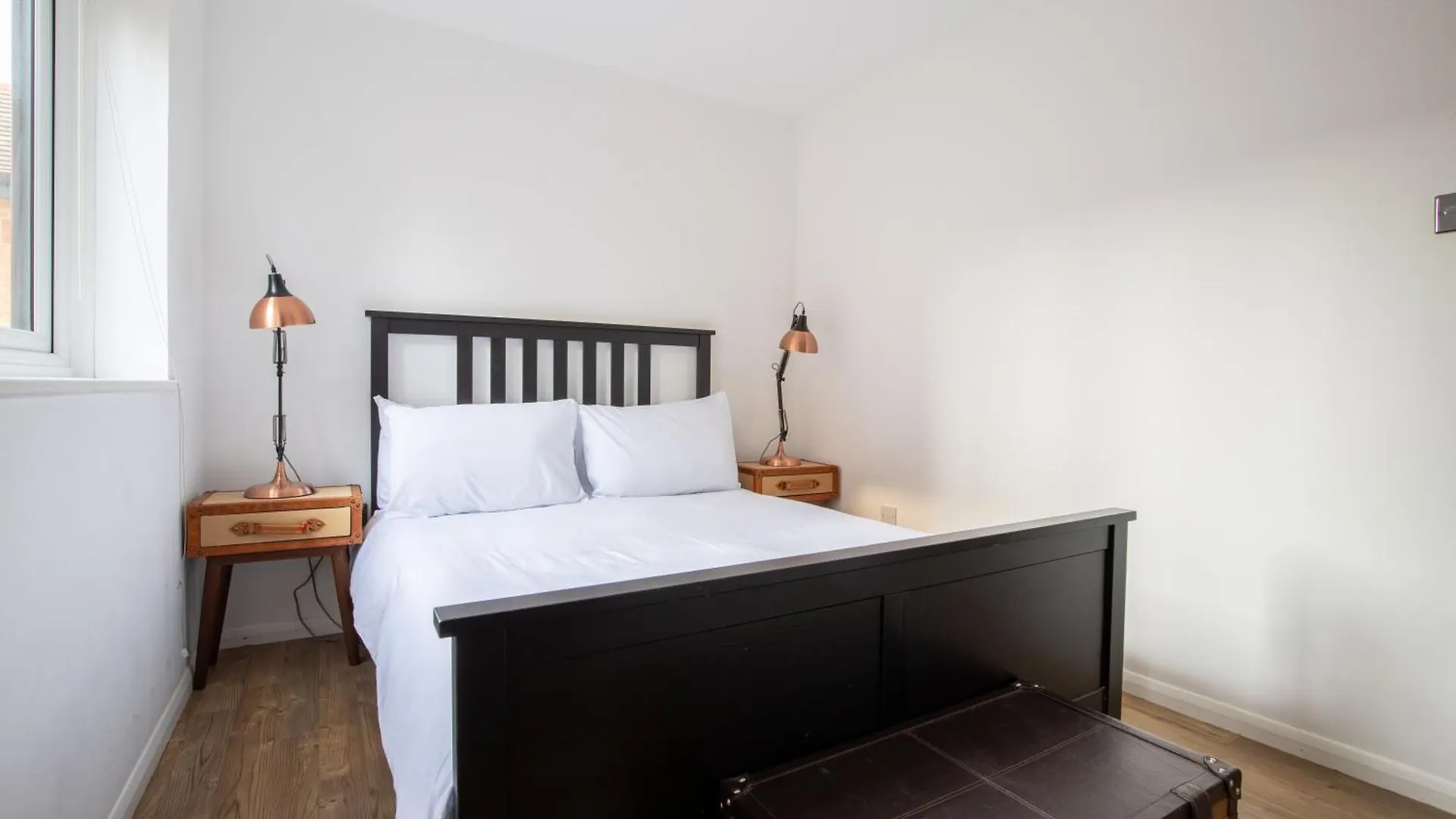 Londwell, Canary Wharf Riverfront Chic Apartment London