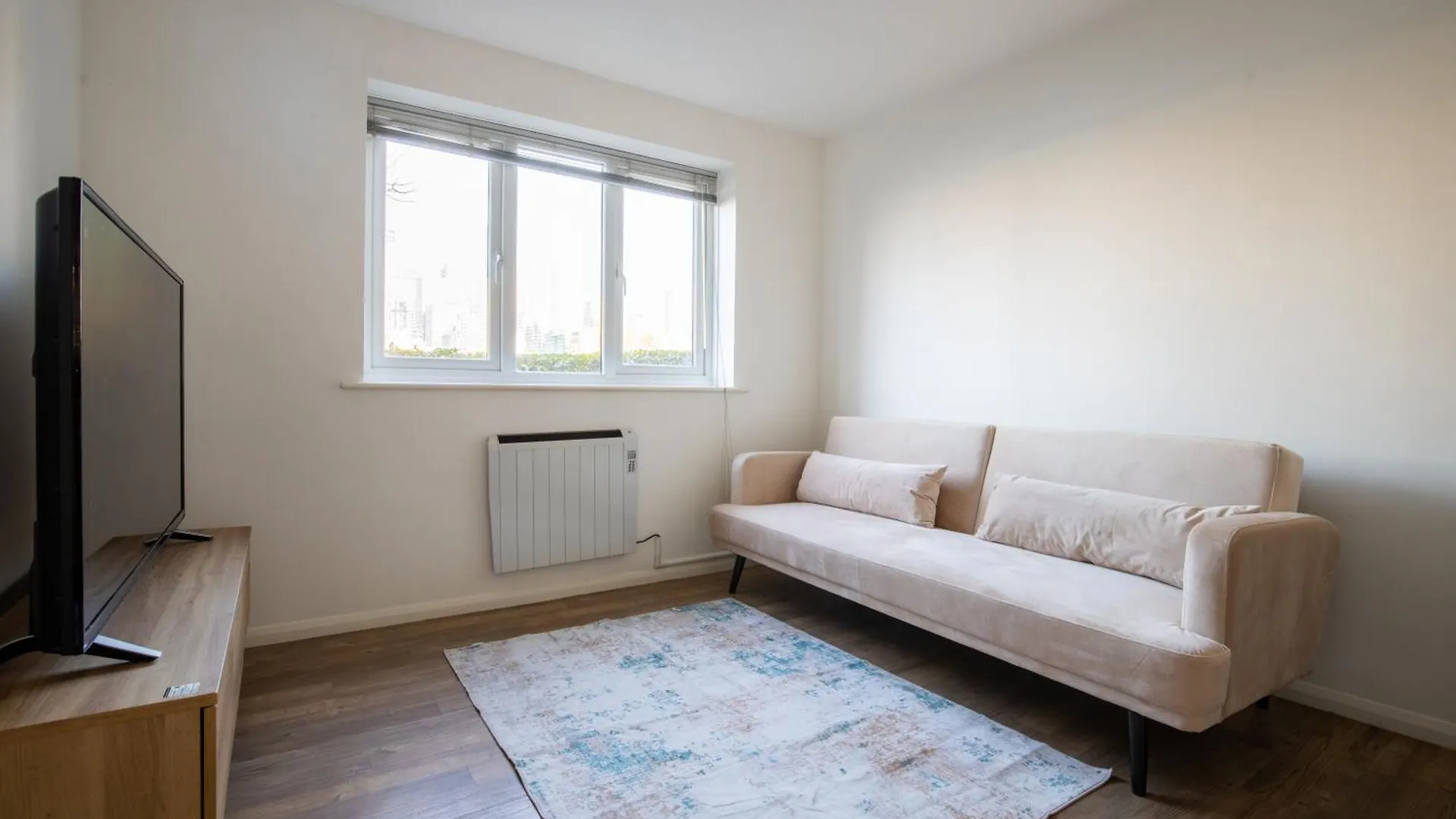 Londwell, Canary Wharf Riverfront Chic Apartment London