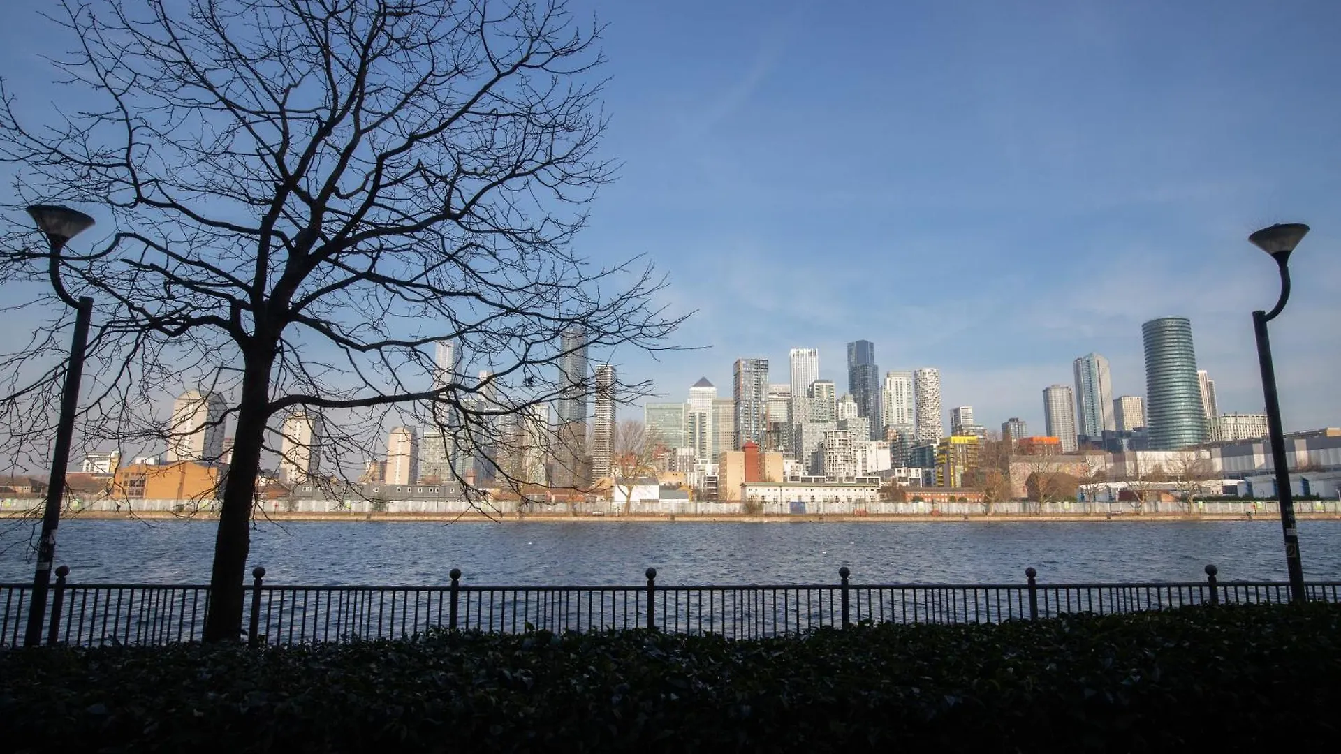 Londwell, Canary Wharf Riverfront Chic Apartment ロンドン